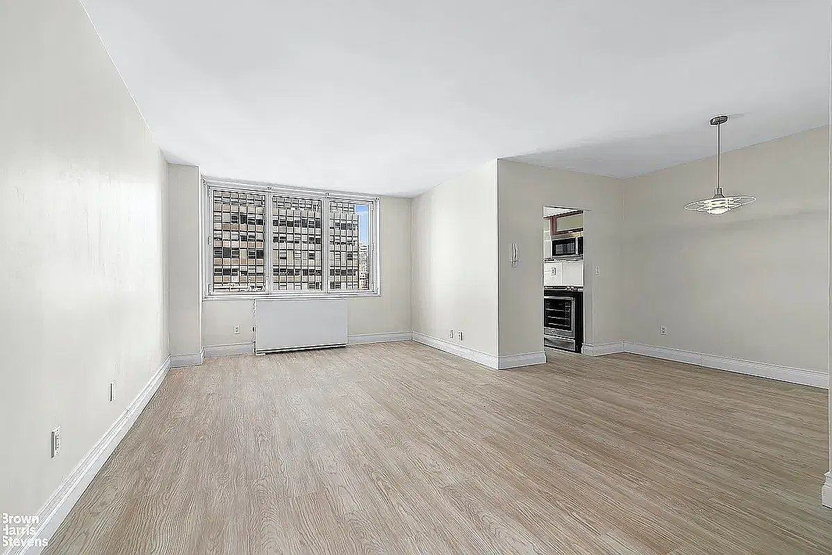 212 East 47th Street — Photo 1