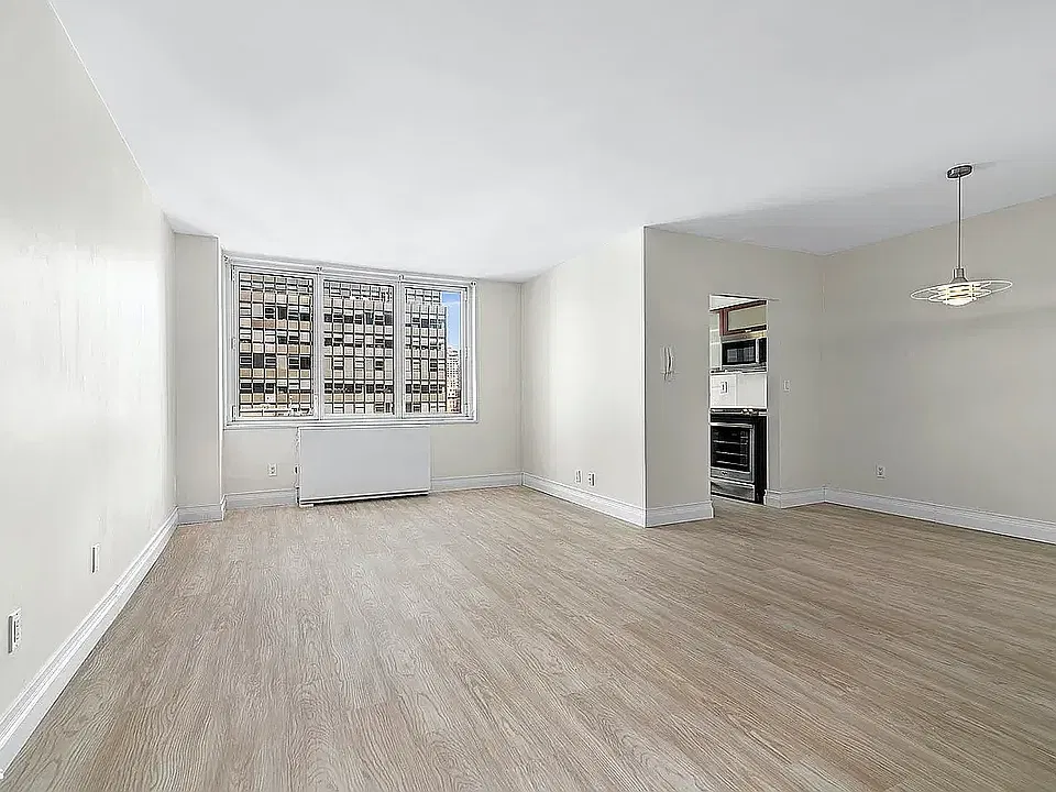 212 E 47th St #18B