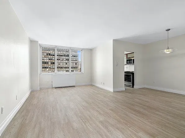 212 E 47th St, New York, NY