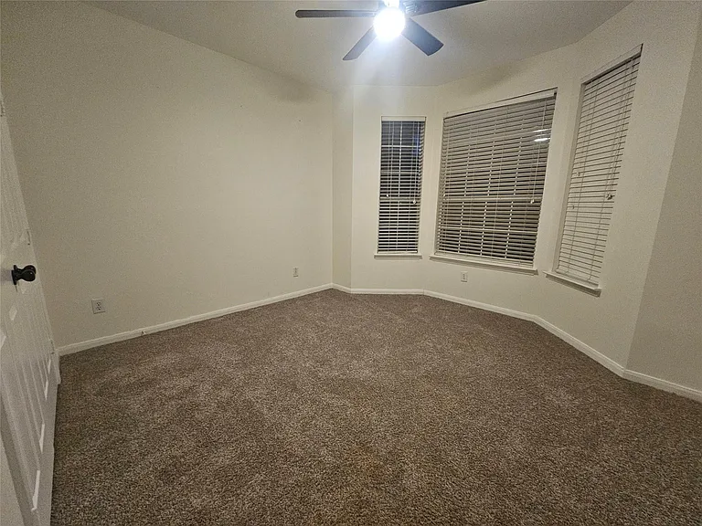 35 S Avonlea Cir — Photo 14