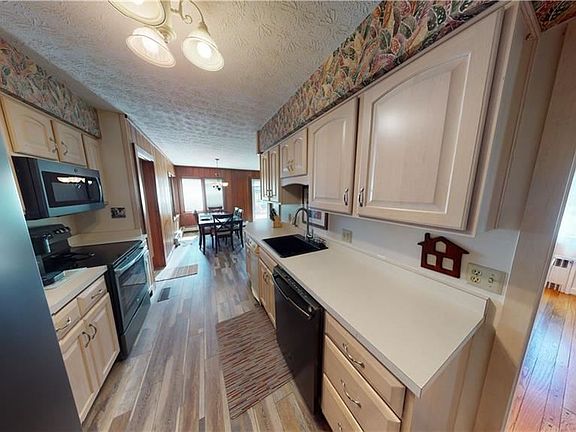 5th image of 105 Eaton Dr