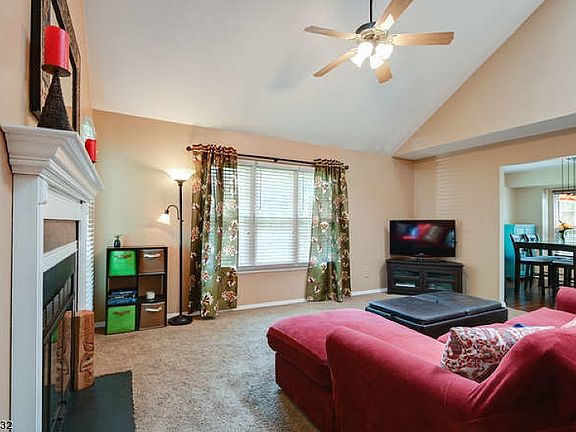 4th image of 279 Edgeware Ct