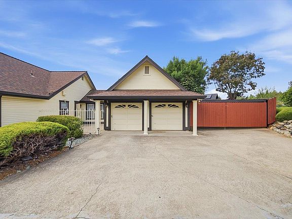 4th image of 2881 Royce Dr