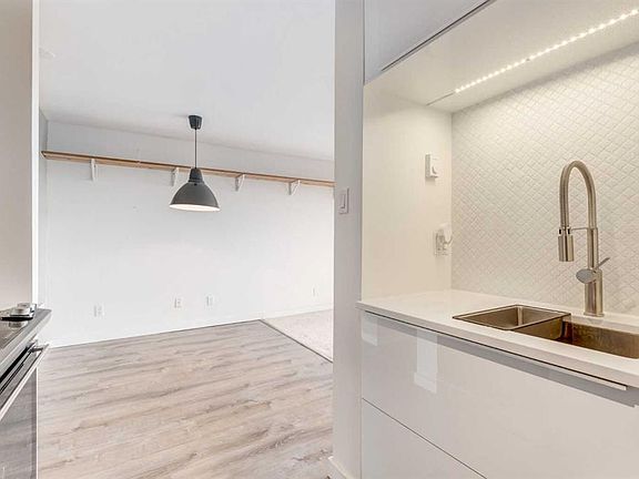 3rd image of 1513 N 26th Ave SW #206