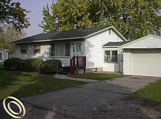 2420 W Maple Ave, Flint, MI 48507