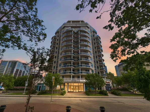 10504 99th Ave NW #901, Edmonton, AB T5K 1B2
