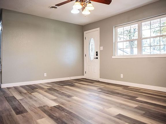 5th image of 610 E Missouri Ave