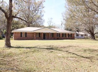 7521 Townsite Rd, Moss Point, MS 39562