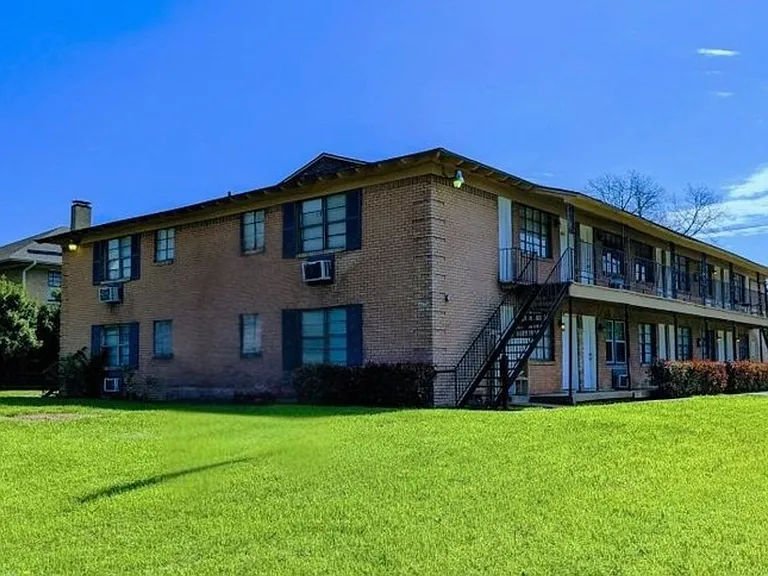 5006 Gaston Ave — Photo 2