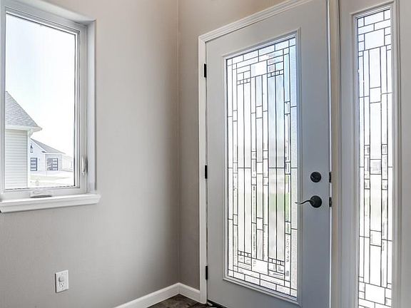 3rd image of 105 Pelican Ct