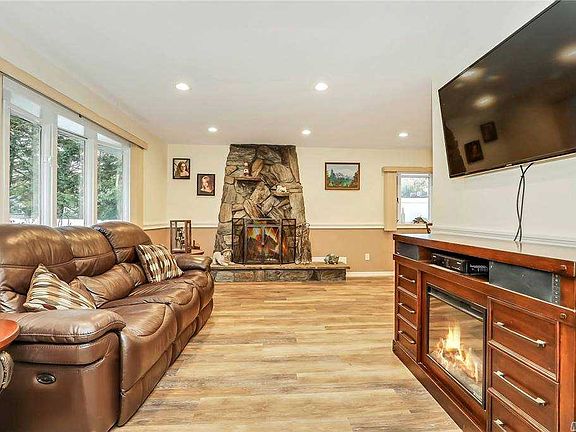 3rd image of 58 Pearl Ave