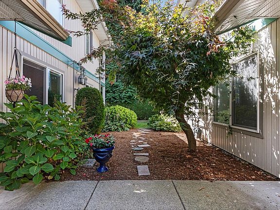4th image of 9855 Quarry Rd #104