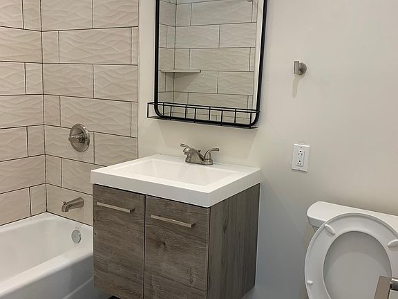 2nd image of 2777 Nimitz Blvd #29