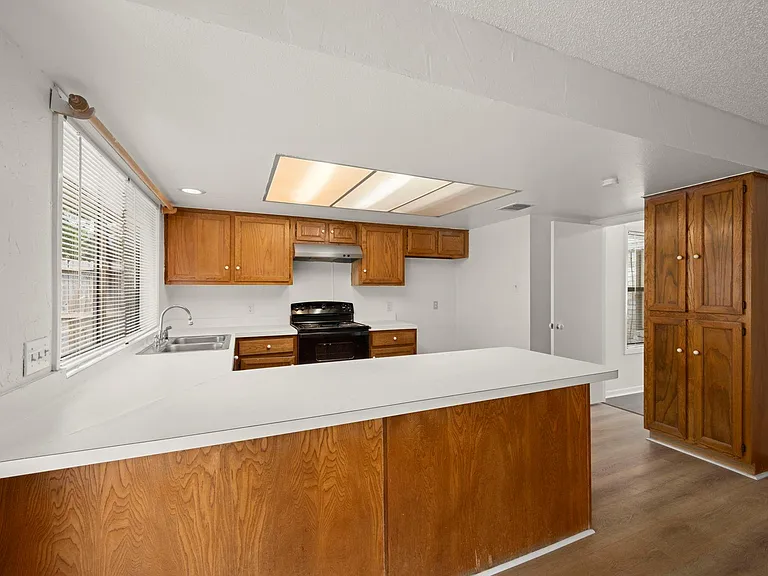 7415 Creekfield Dr — Photo 18
