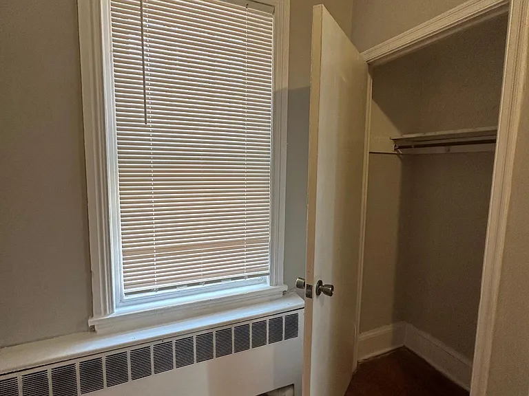 513 S 42nd St #1R — Photo 5