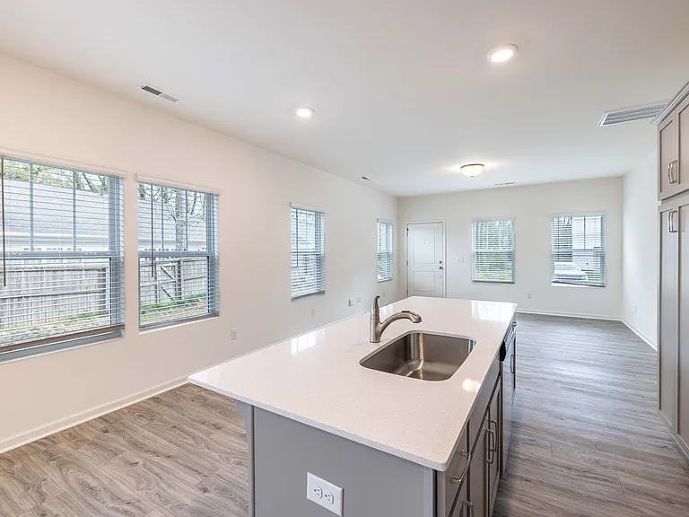 461 Kinnerton Pl — Photo 9