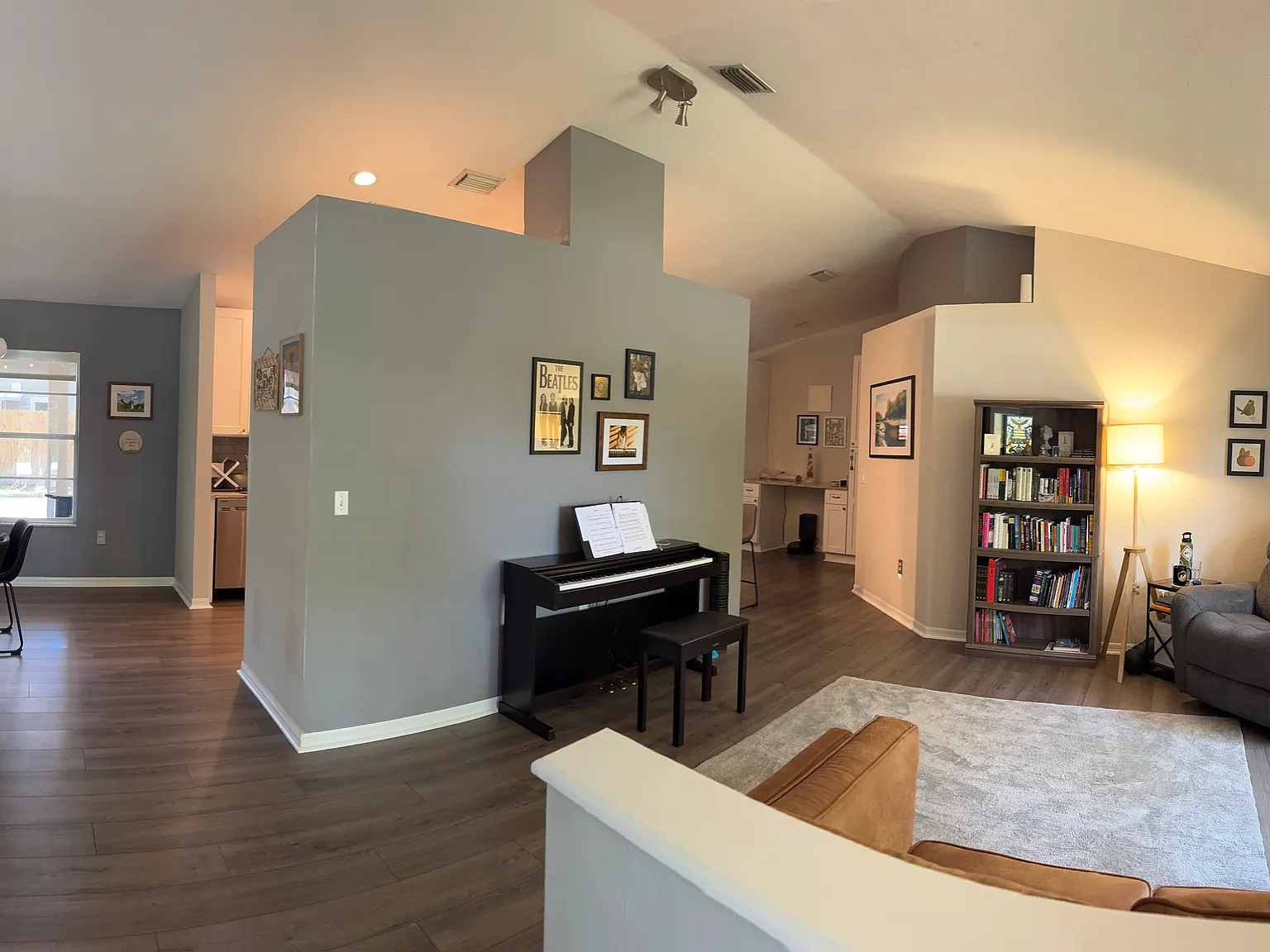 4 bed, 1982 sqft, $2,650 — Photo 2