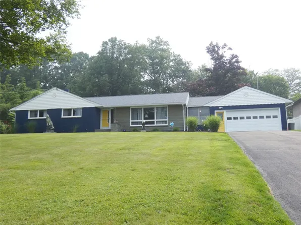 620 Sunset Dr, Endicott, NY 13760