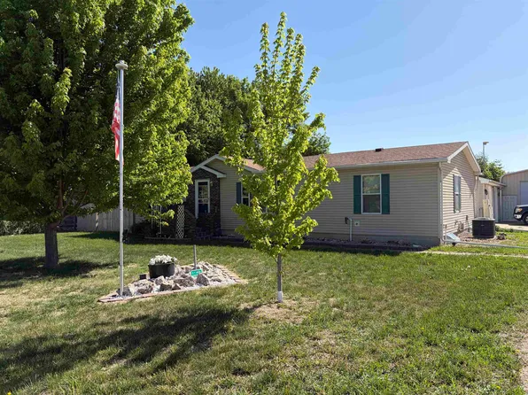 1302 Oak St, Yankton, SD 57078