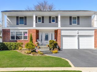 2527 Bradley Ct, Merrick, NY 11566