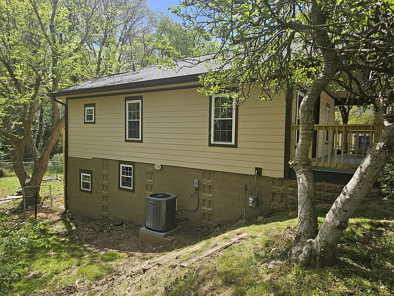 347 State St — Photo 3