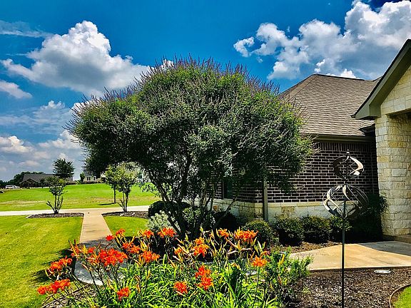 4th image of 654 Diamond Dr