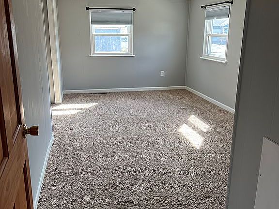 4th image of 513 W 9th St