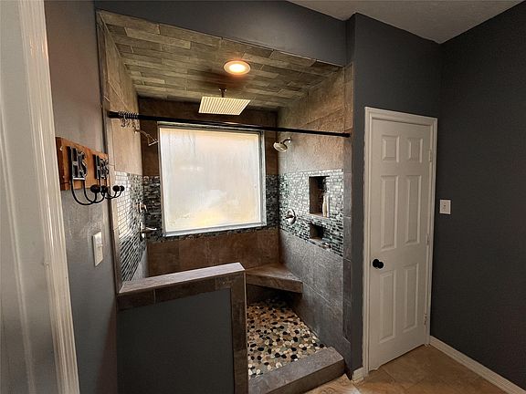 4th image of 943 Maresca Ln