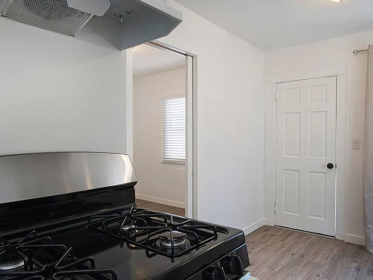 Lemon Avenue Triplex — Photo 6