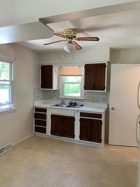 2nd image of 2301 SE 10th St
