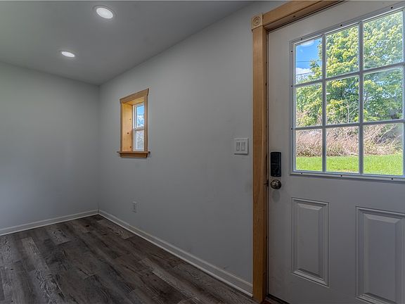 12th image of 6991 E William St