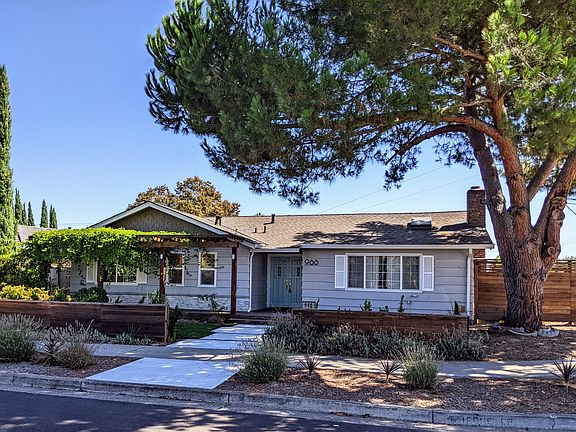 3rd image of 988 Trifone Dr