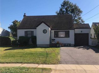 454 17th St, West Babylon, NY 11704