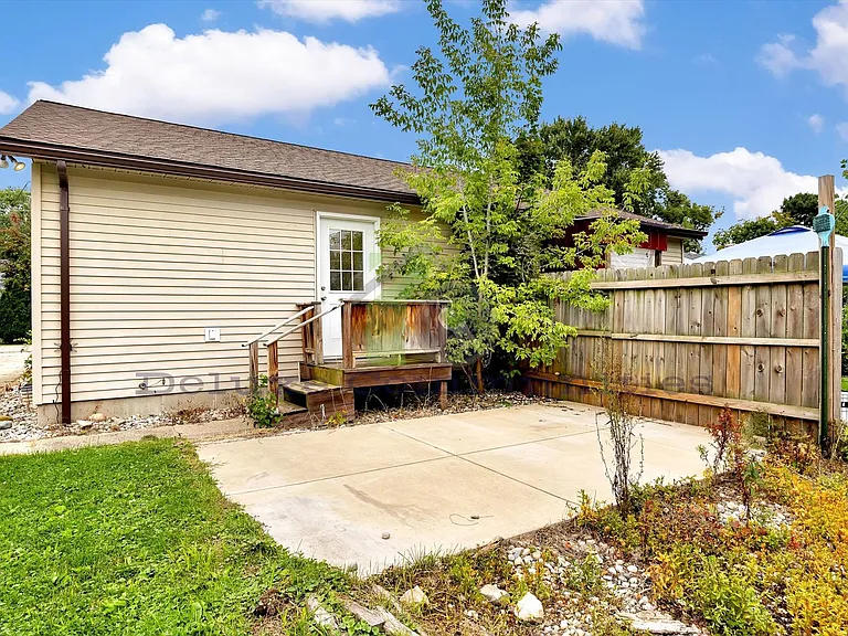 404 Russell St — Photo 28