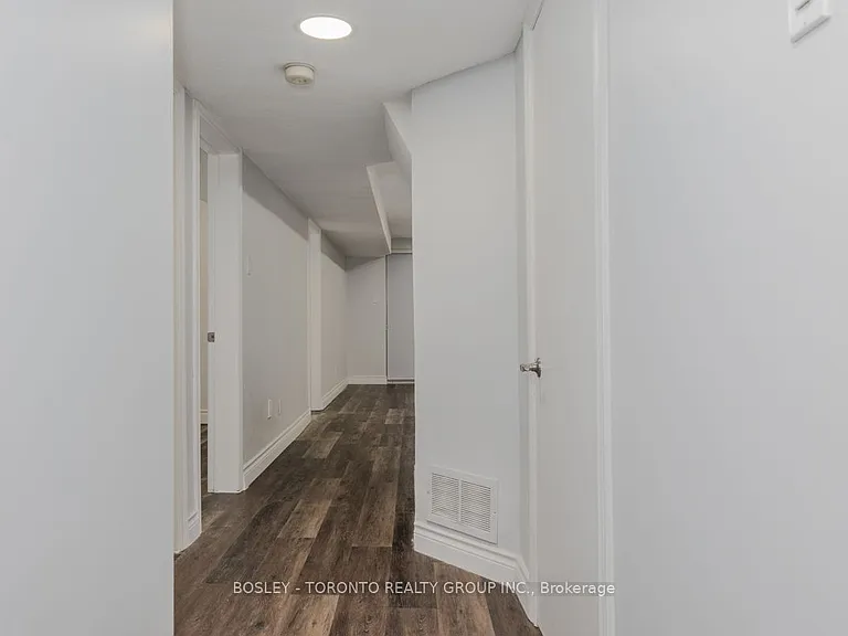 63 Burndale Ave #LOWER — Photo 20