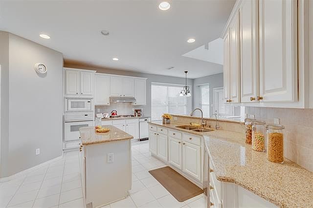 1st image of 4713 Lawrence Ln