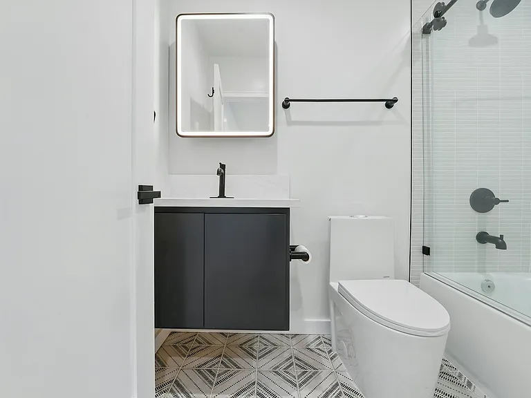 8234 Blackburn Ave #1/2 — Photo 12