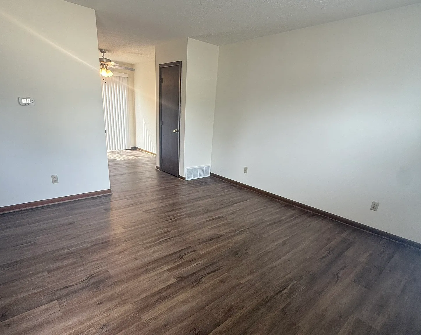 2 bed, 1.5 bath, 1000 sqft, $875 — Photo 2