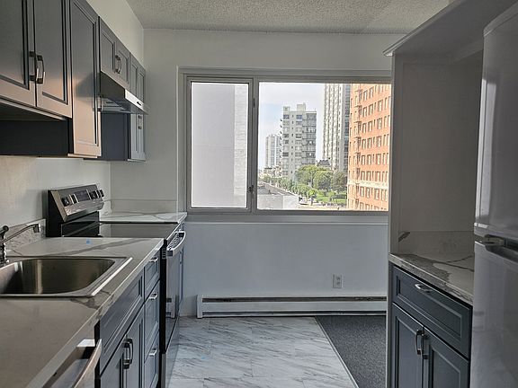 5th image of 1001 Pine St Unit 1111