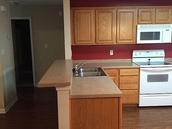 5th image of 810 Park Hills St