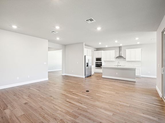 4th image of 6337 Cloverdale Avenue