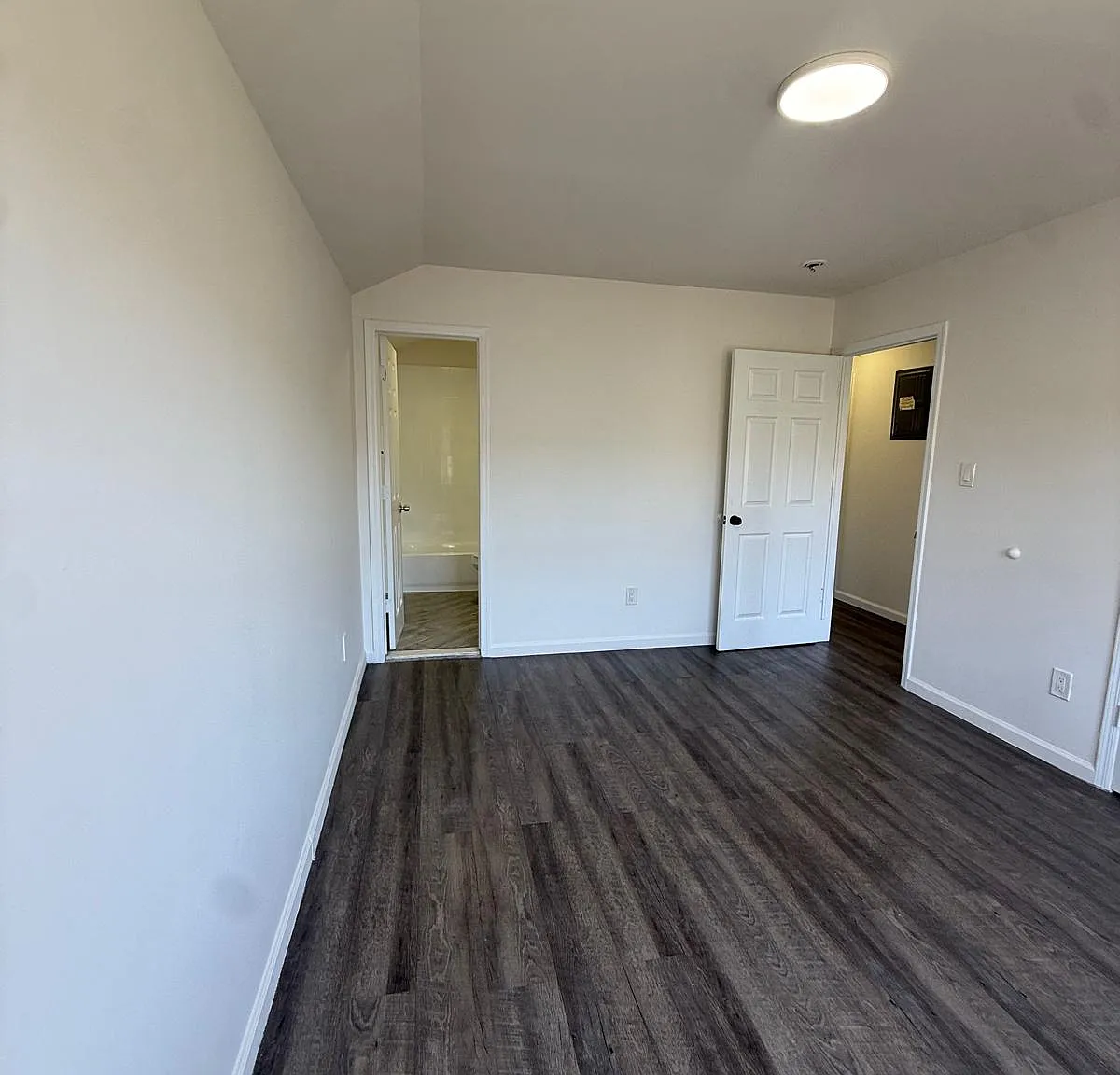 3 bed, $3,373 — Photo 2