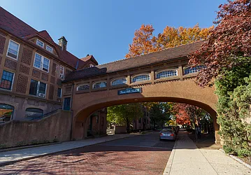 Rented by R New York