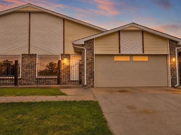 8704 E Longlake Cir, Wichita, KS 67207