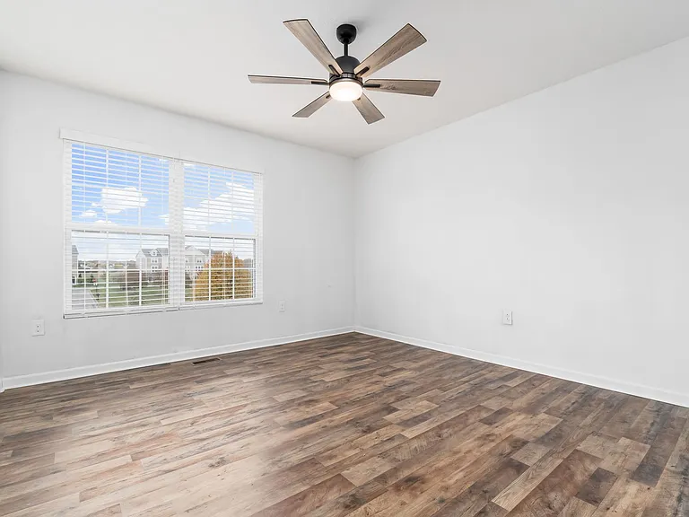 353 Laurel Creek St — Photo 31