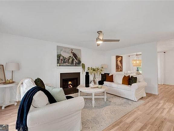 5th image of 140 Julia Ann Cir