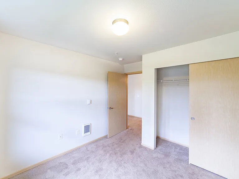Four Lakes Apartment Homes — Photo 44