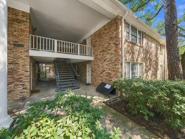 4040 San Felipe St APT 202, Houston, TX 77027