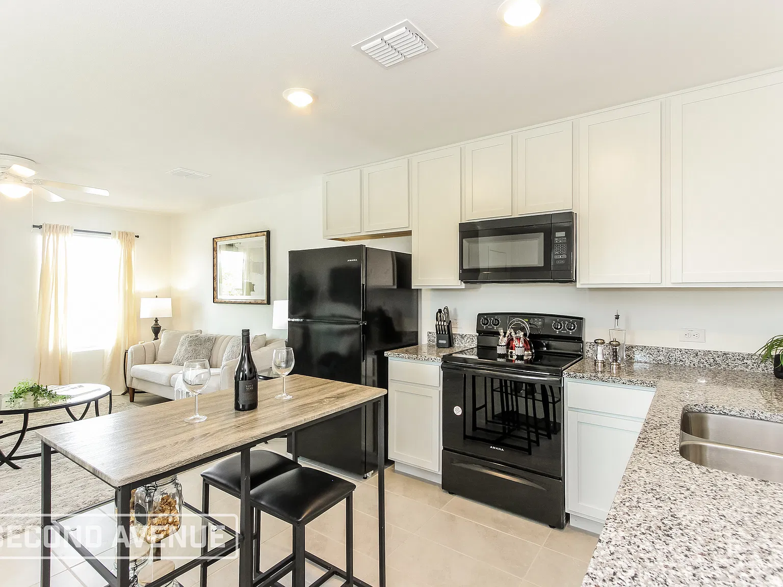 4 bed, 2.0 bath, 1295 sqft, $1,949 — Photo 2