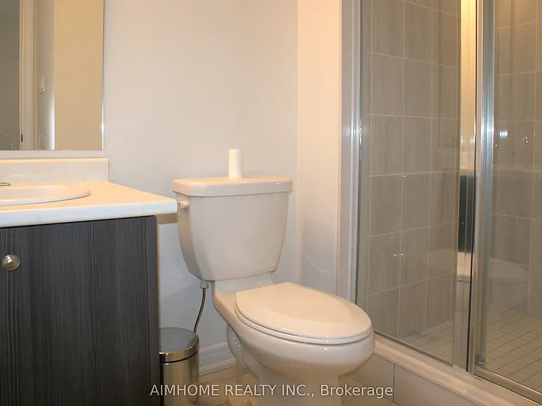 39 Scrivener Dr — Photo 21